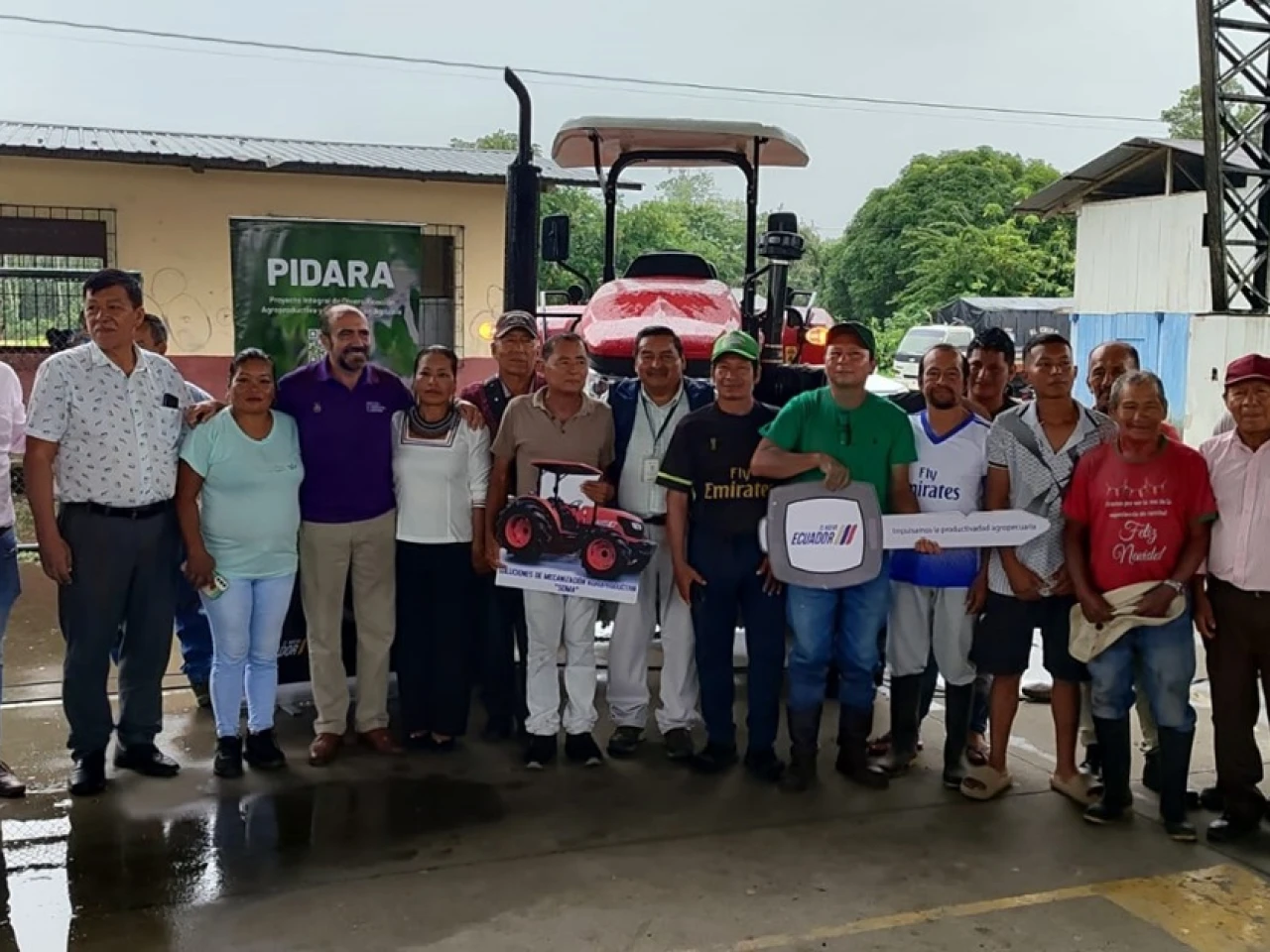 Impulso al agro en Sucumbíos: productores reciben maquinaria, insumos y títulos de tierra
