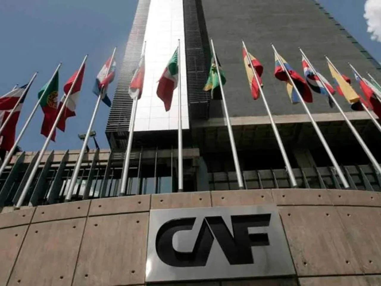 La CAF presta 483 millones de dólares a Ecuador