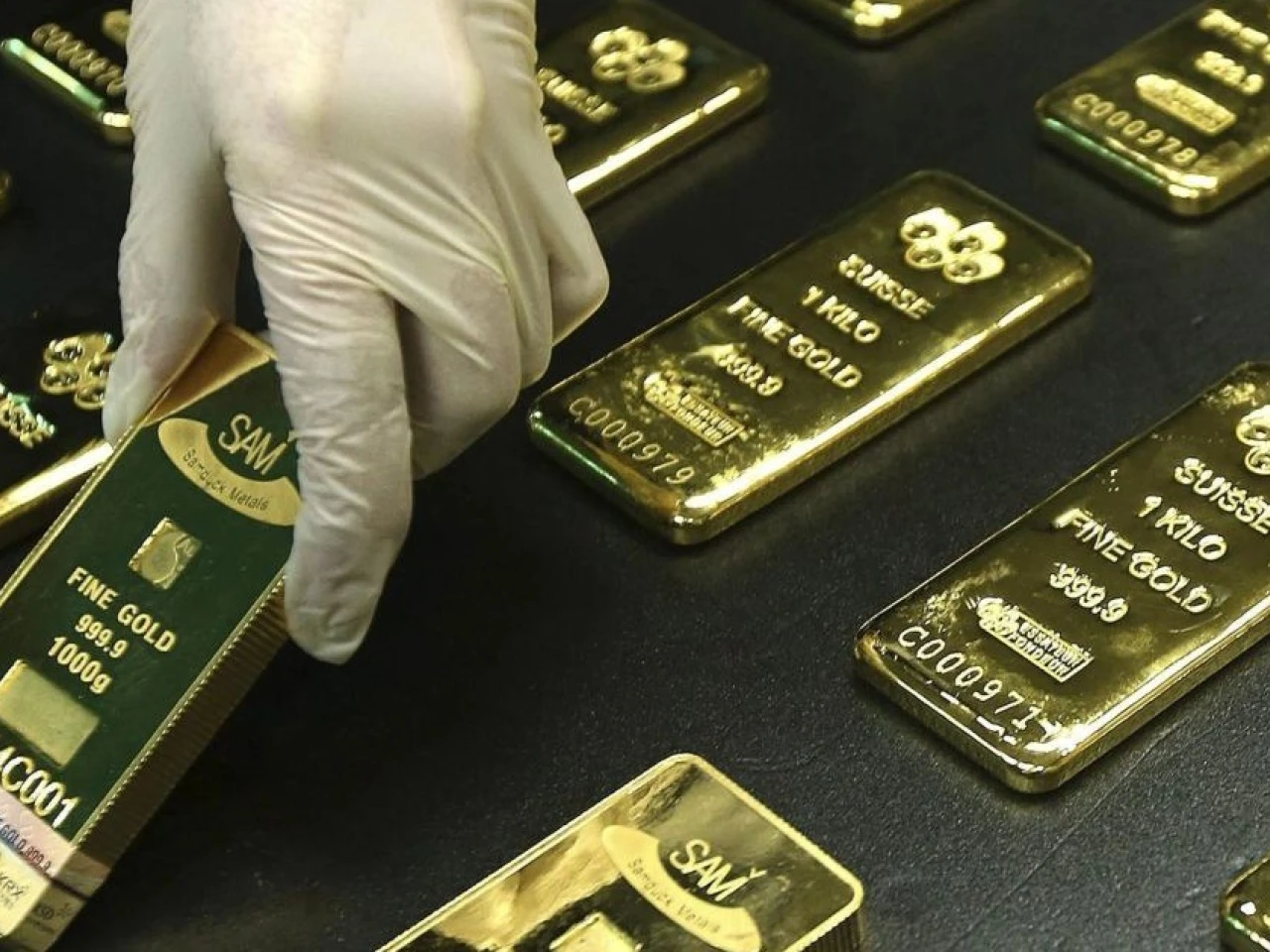 El oro supera, por primera vez en su historia, los 4.500 dólares, y la plata los 72 dólares