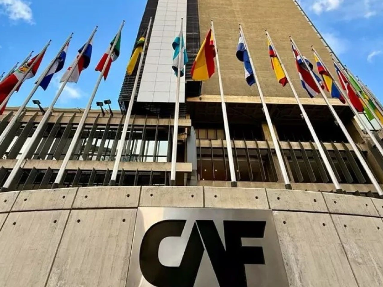CAF destinará $ 450.000 para recuperar la cuenca del río Guayas