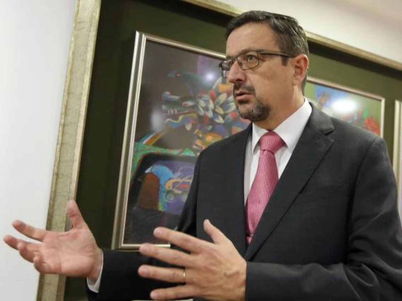 “Si se encuentran irregularidades se podría revertir la naturalización”