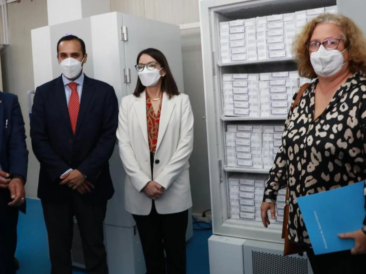 España donó 1.5 millones de vacunas Pfizer
