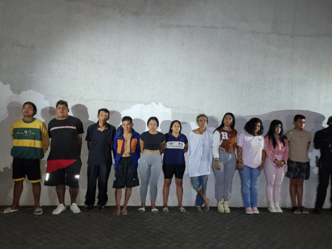 Operación policial rescata nueve personas y detiene a 34 sospechosos 
