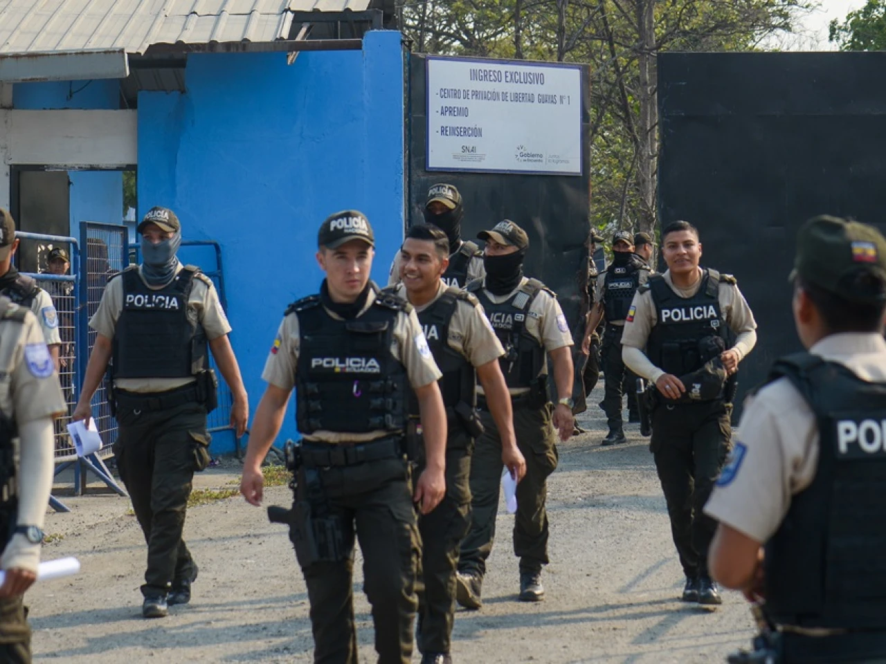 Procesan por terrorismo a presos y guardias por ataque con granadas en cárcel de Ecuador