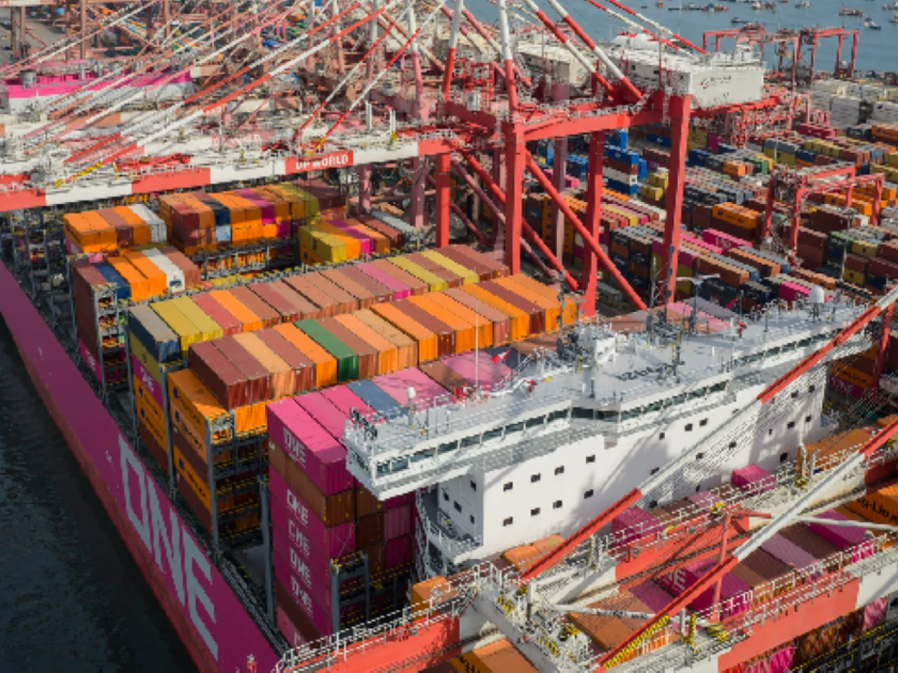 Alza del petróleo podría elevar los costos del transporte marítimo y afectar las exportaciones de Perú