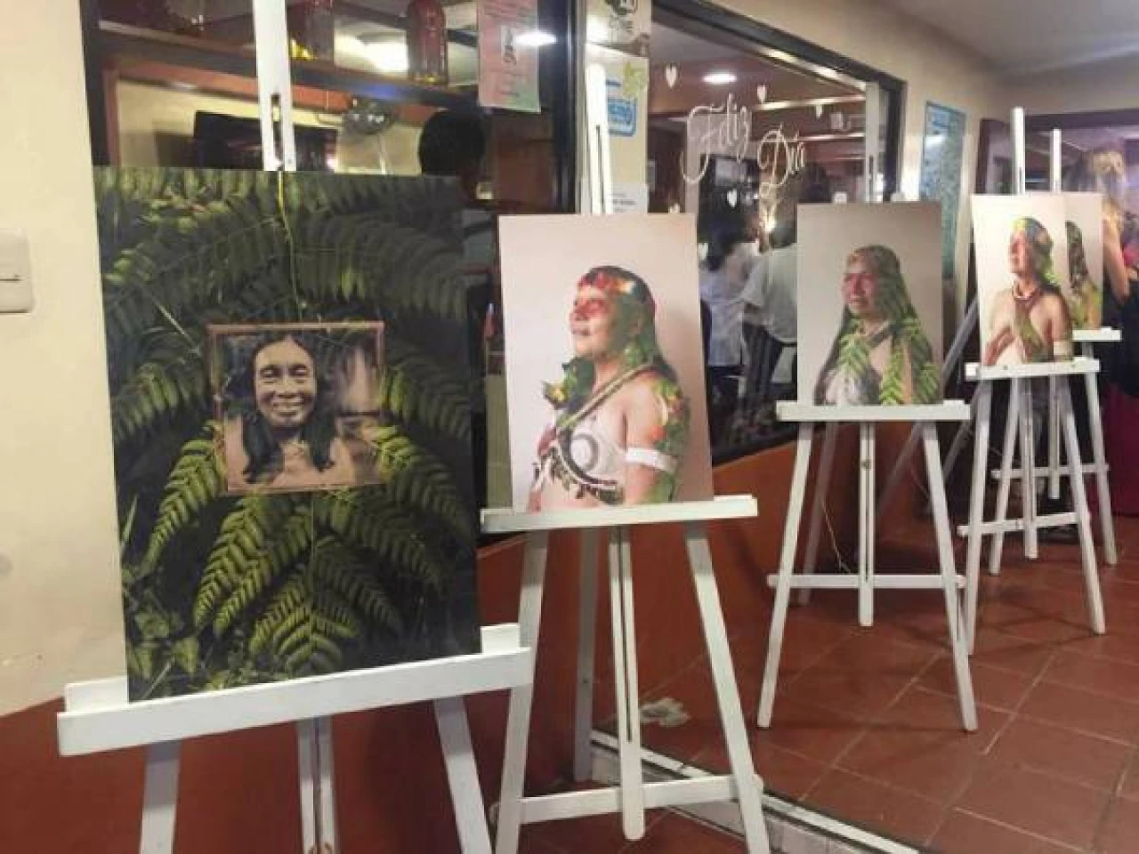Tres miradas capturan a las mujeres huaorani
