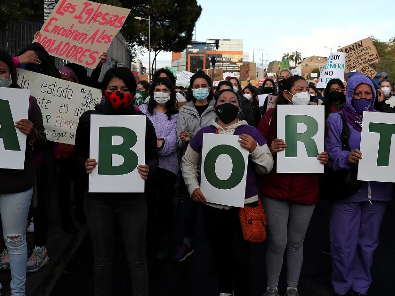 Ecuador, un año en el frustrante laberinto de la ley del aborto por violación