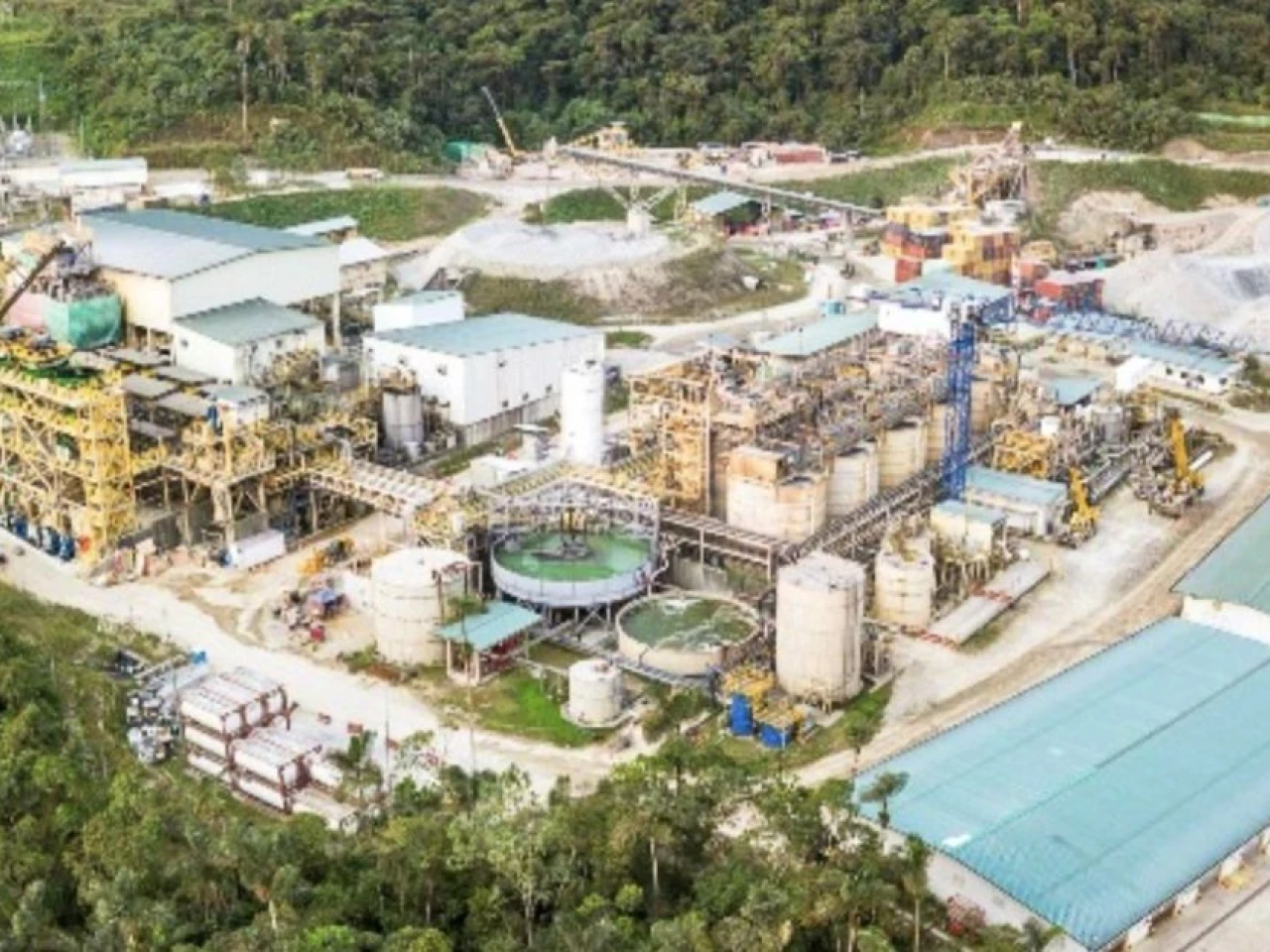 Precios récord del oro y el cobre impulsan a mineras entre las mayores empresas del país