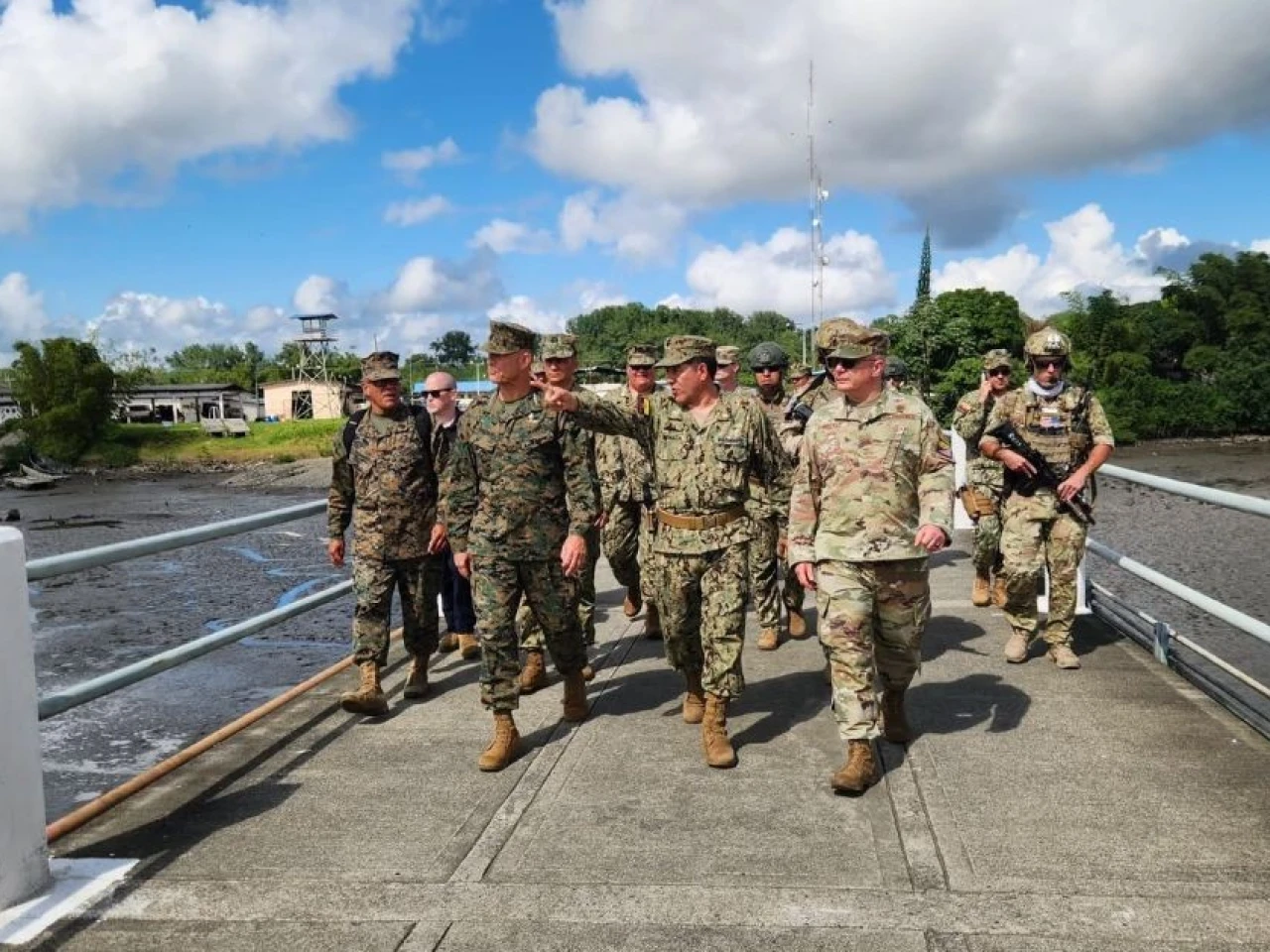 EE.UU. y Ecuador refuerzan cooperación en seguridad y defensa