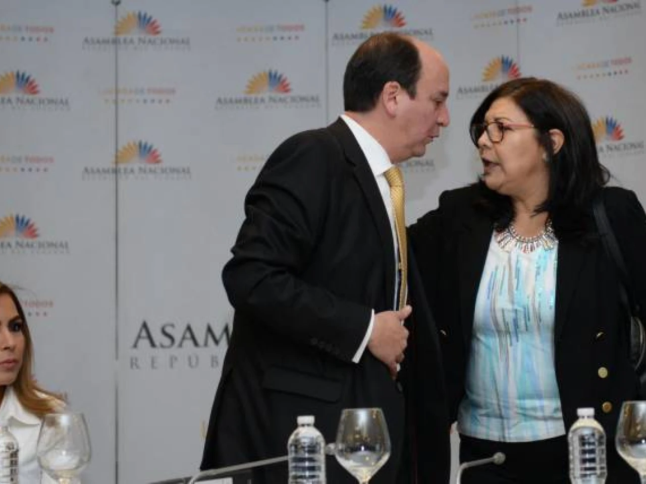 El fiscal Baca se defiende al ataque en la Asamblea