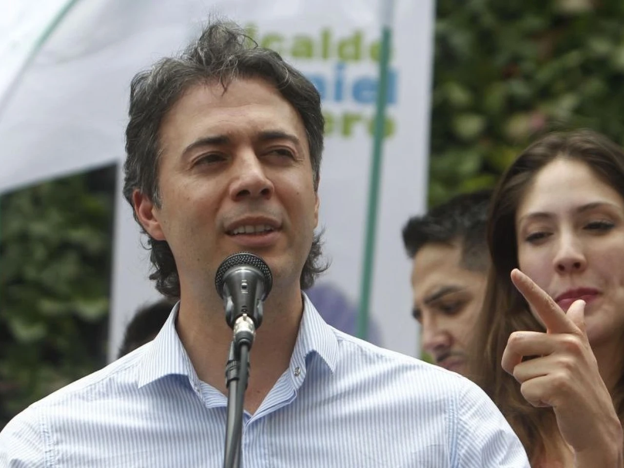 Perú: Congreso declaró persona non grata a precandidato presidencial colombiano