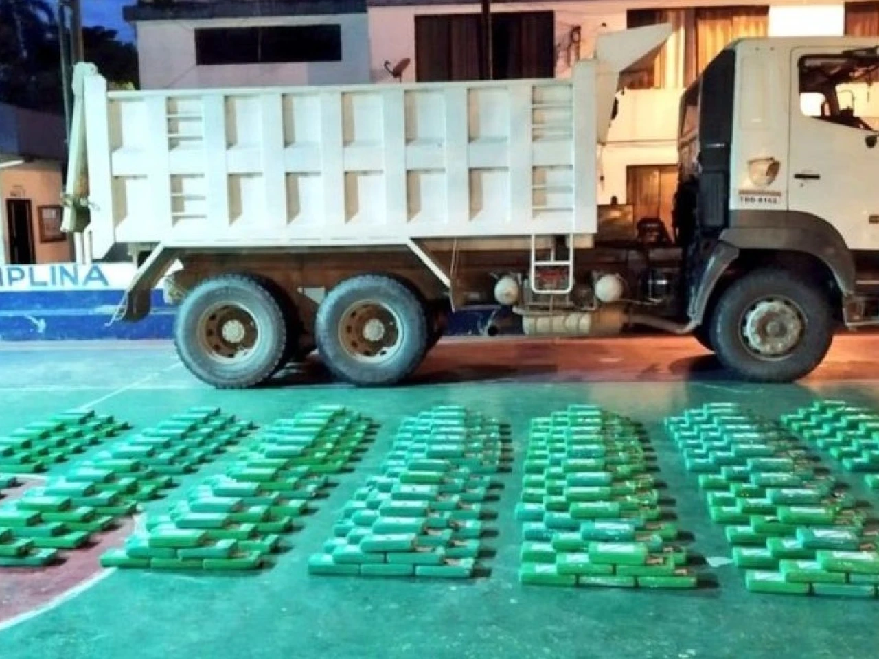La Policía halló media tonelada de cocaína escondida en un camión en Napo