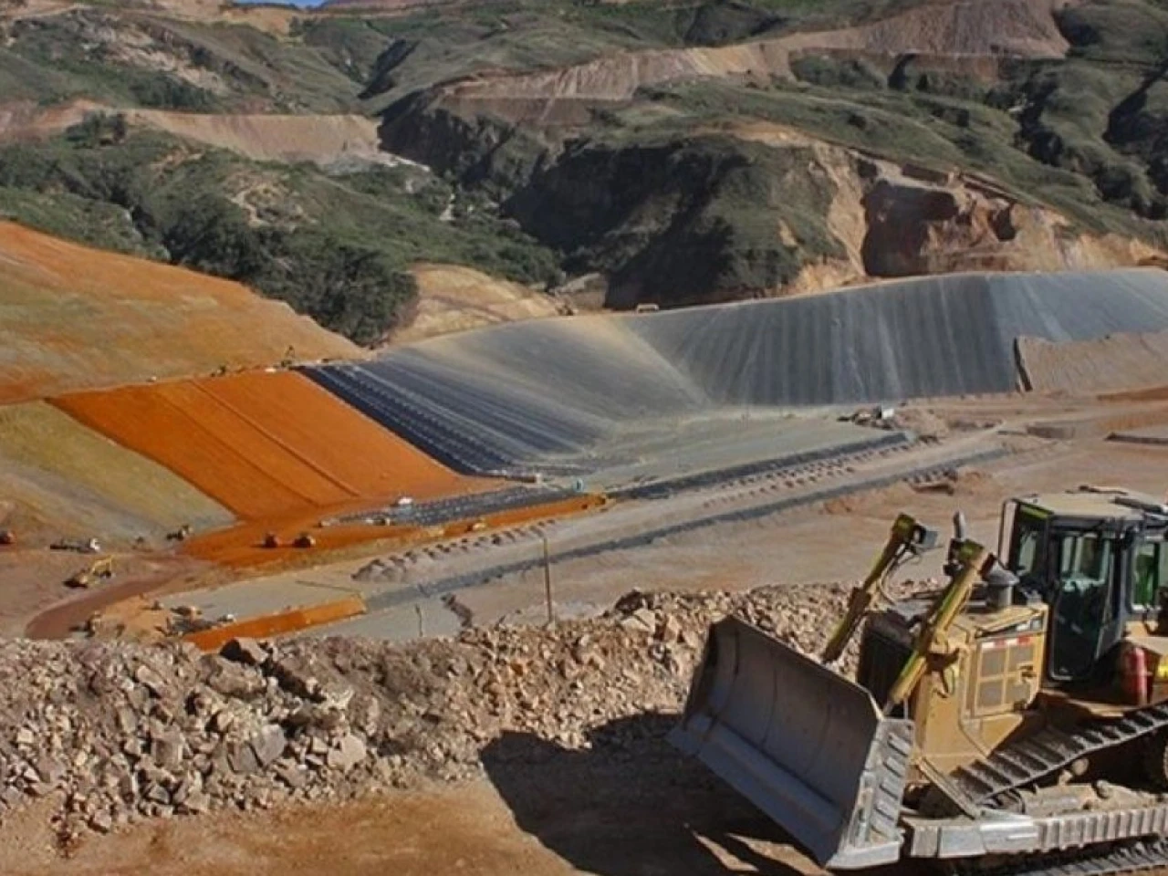 Minería impulsa exportaciones del Perú y ya representa el 74% del total