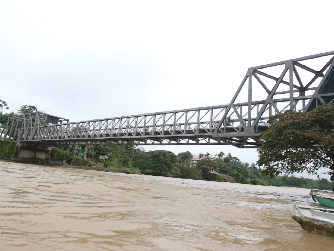 El puente sobre el río Blanco se inauguró