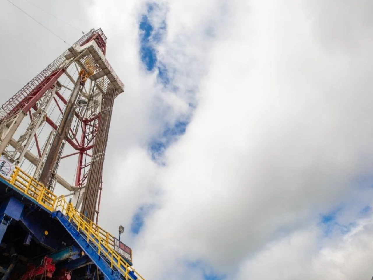 Servicios y petróleo impulsan recuperación económica en Ecuador 