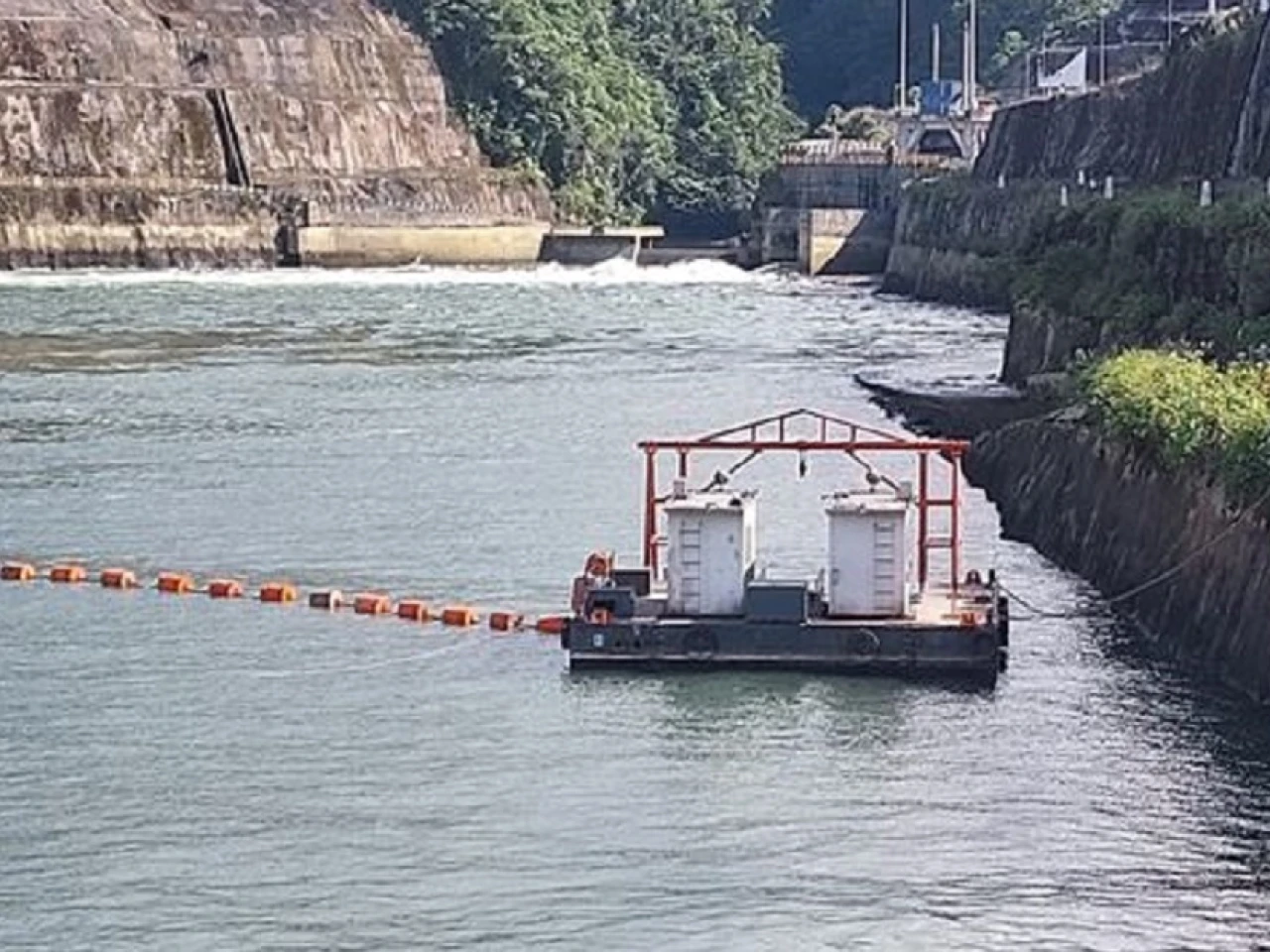 El retiro de sedimentos en el embalse de Coca Codo inició