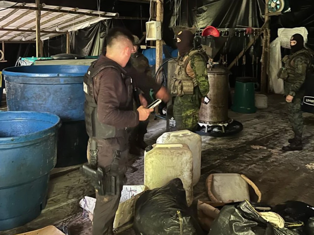 Ecuador desmanteló laboratorio de droga en la frontera con Colombia