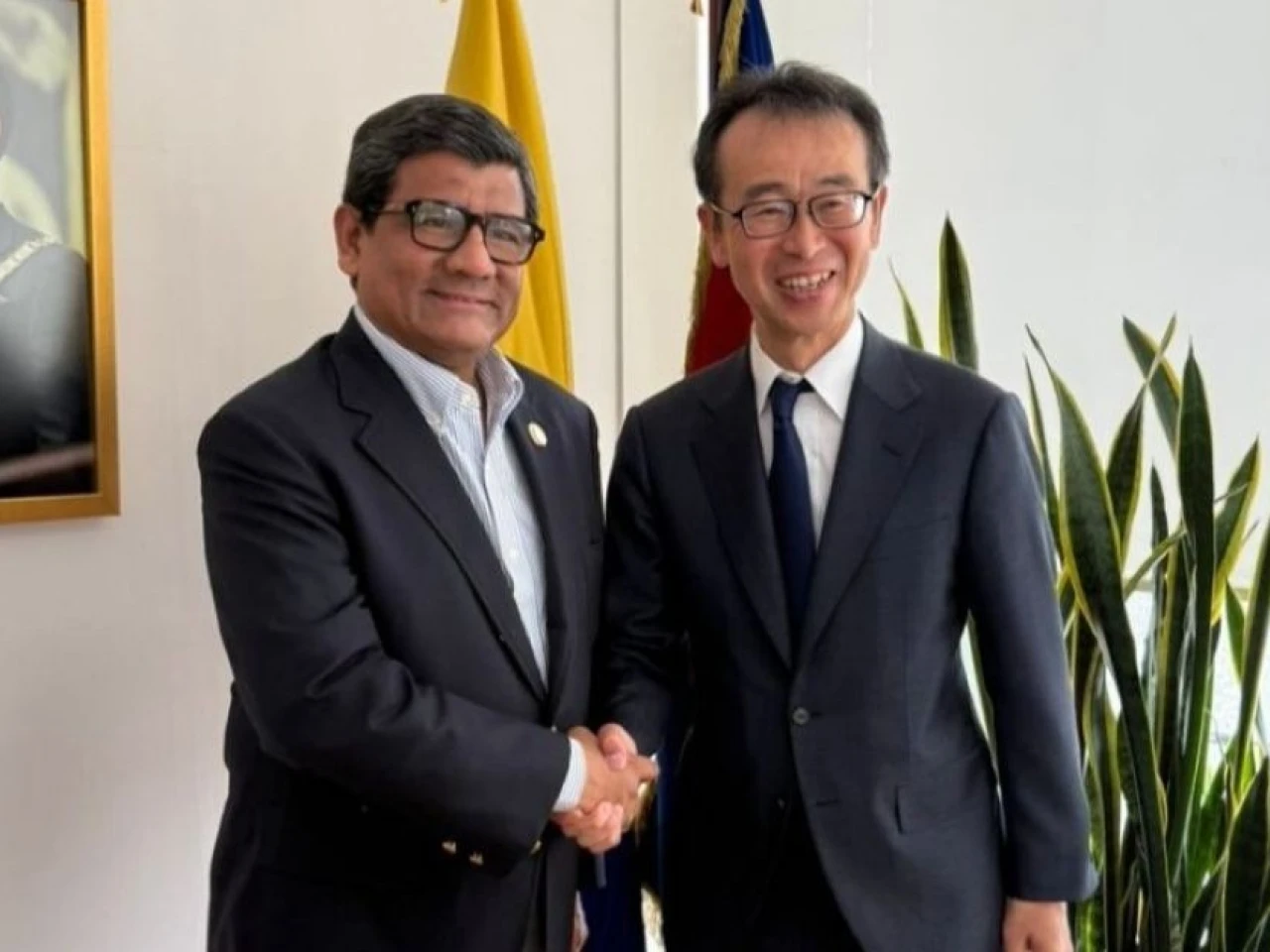 Ecuador y Japón avanzan hacia un acuerdo comercial