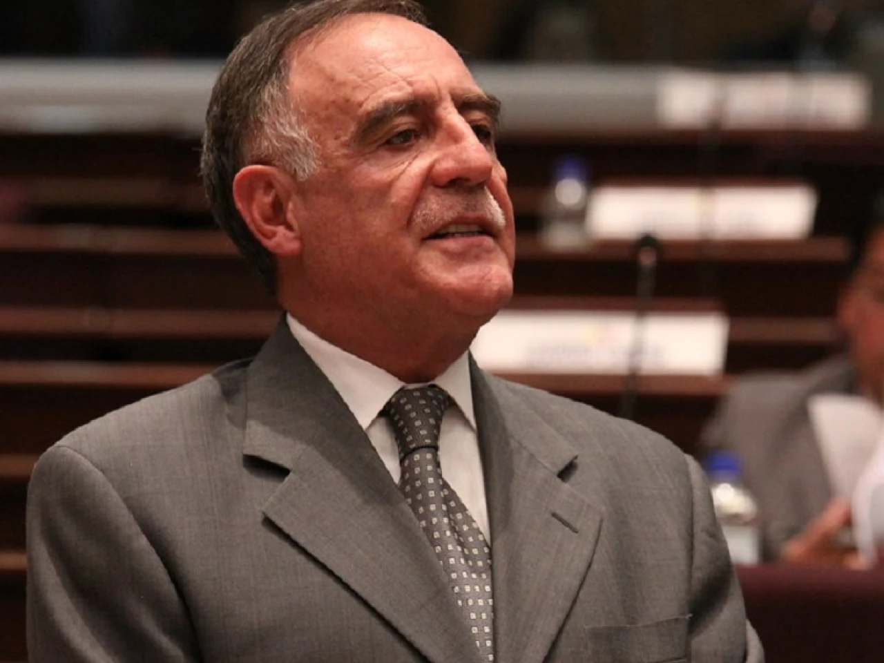 Paco Moncayo, consejero de Seguridad del gobierno, dimitió tras 2 meses en el cargo 