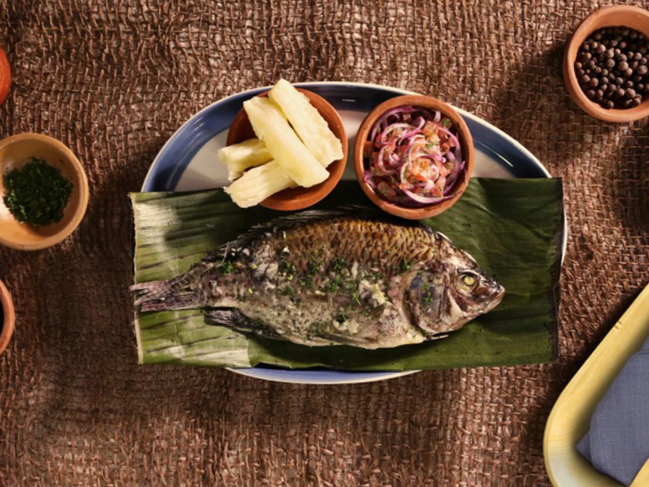 Cómo preparar Maito de pescado, un plato típico de la Amazonía ecuatoriana