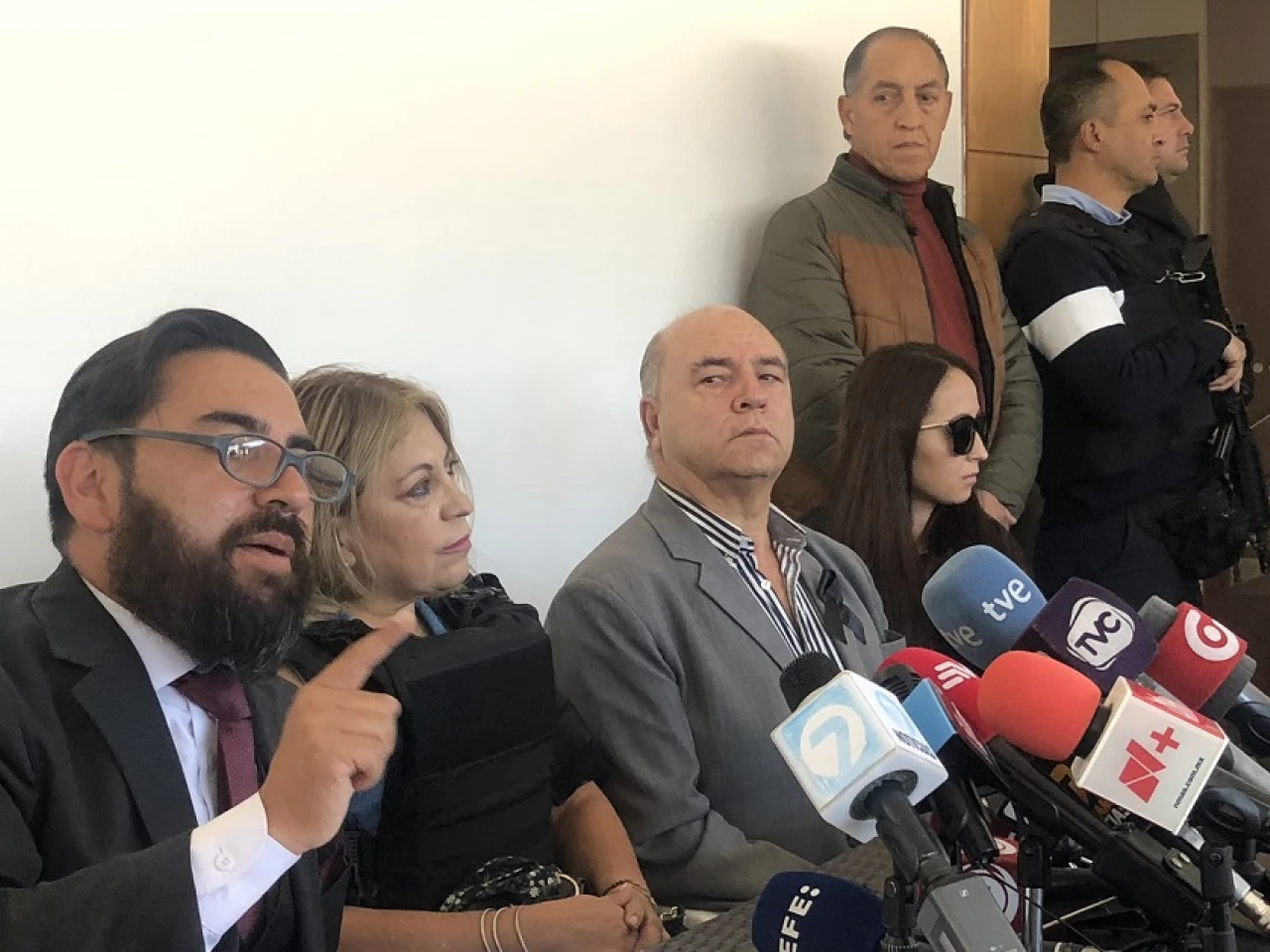 Familiares de Villavicencio denuncian a Lasso y a otras autoridades