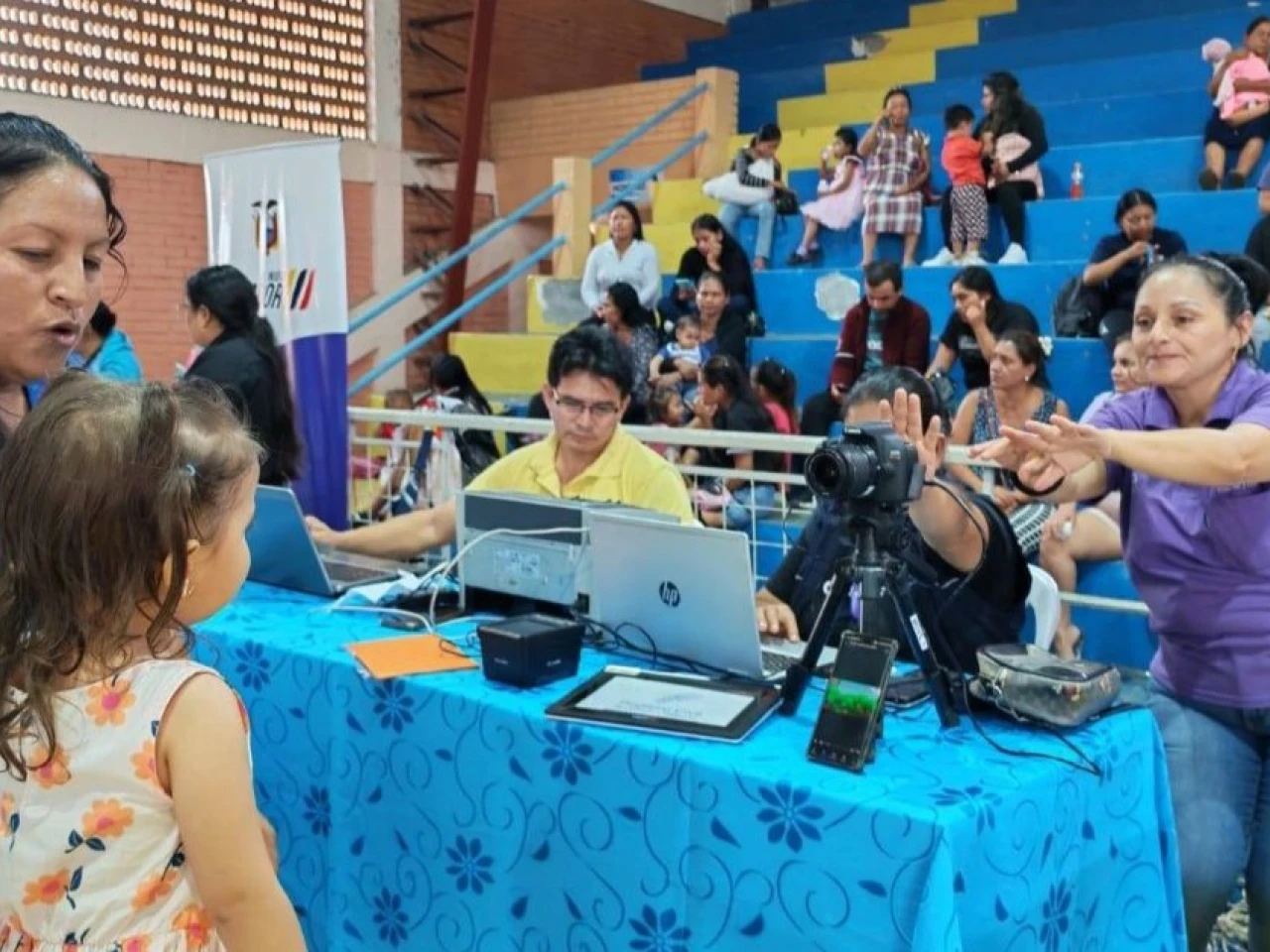 Cerca de 300 habitantes de Palora acceden a servicios estatales en jornada social