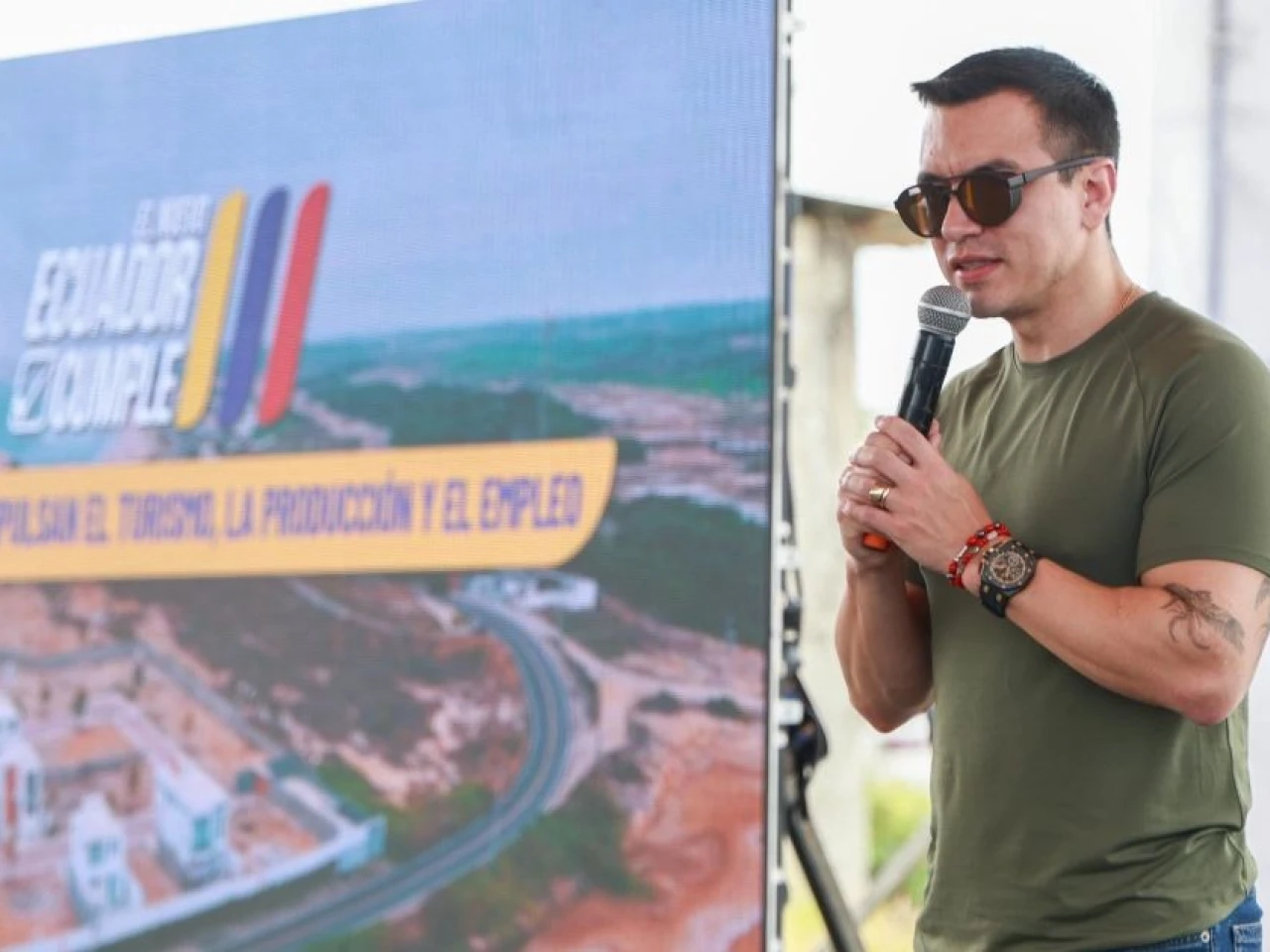 Neira dice que el viaje de Noboa a EE.UU. tuvo carácter confidencial