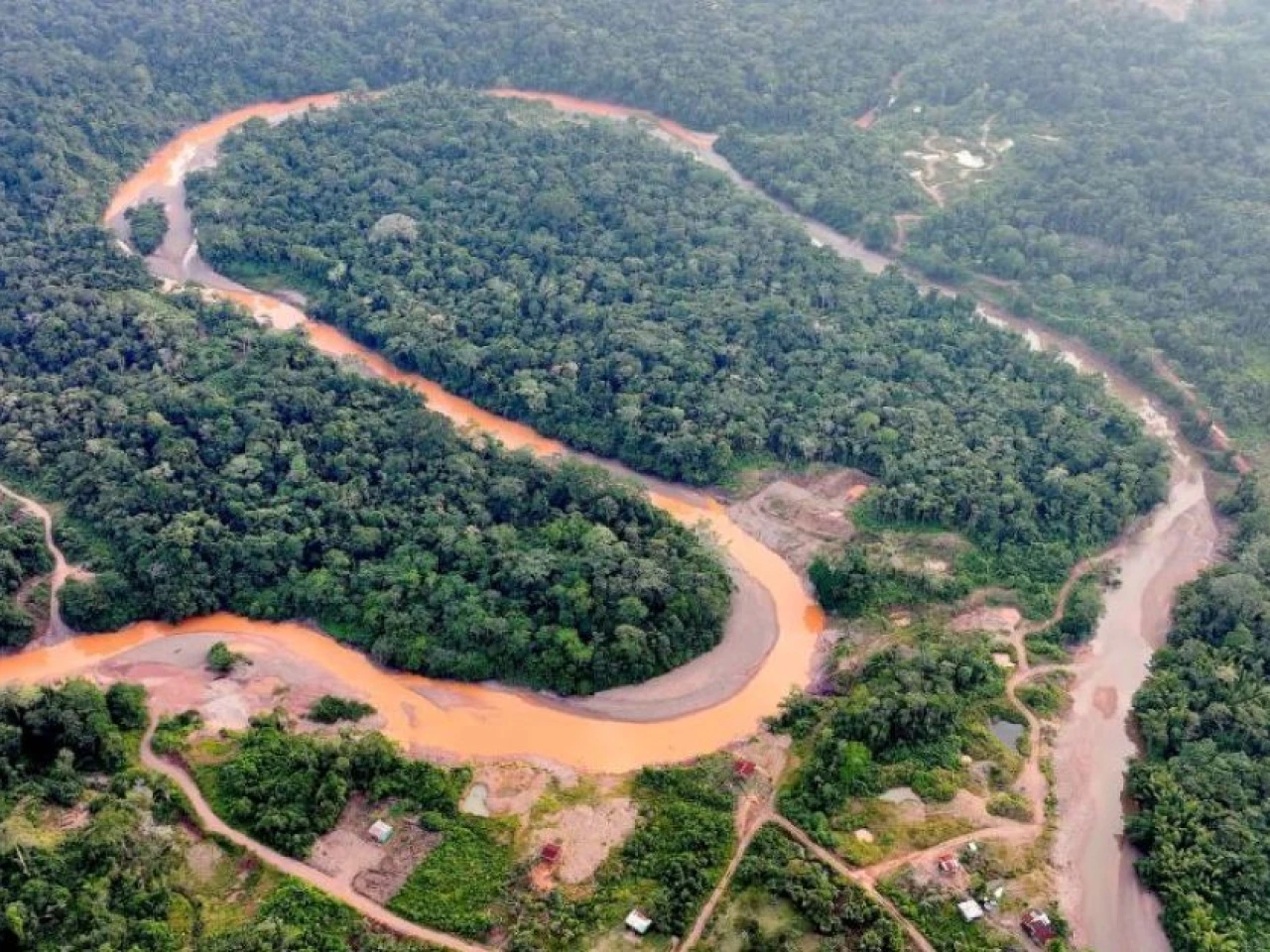 Colombia, Ecuador y Perú afrontan presión de grupos ilegales en la Amazonía fronteriza