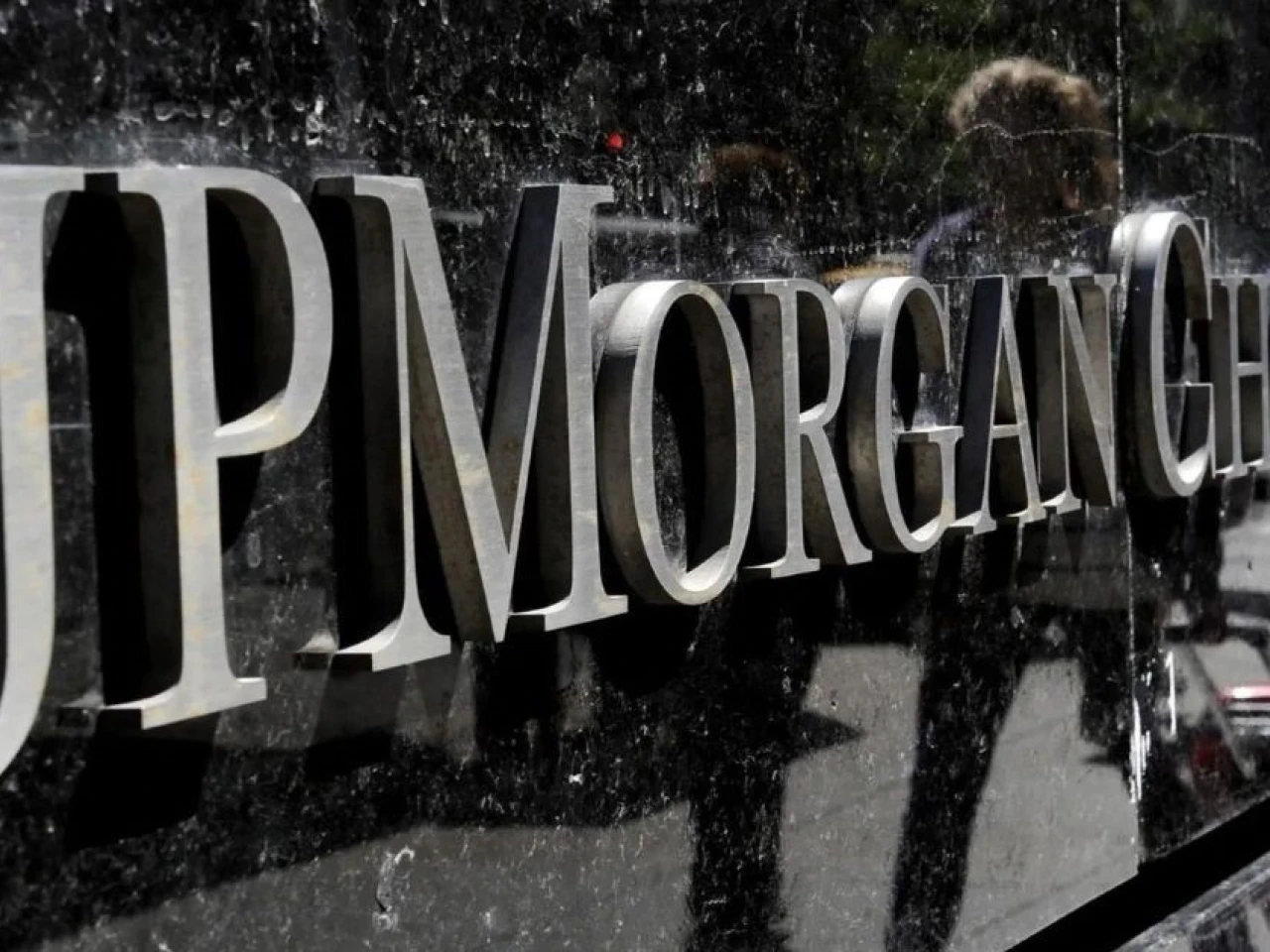 JPMorgan rebaja recomendación de deuda ecuatoriana 