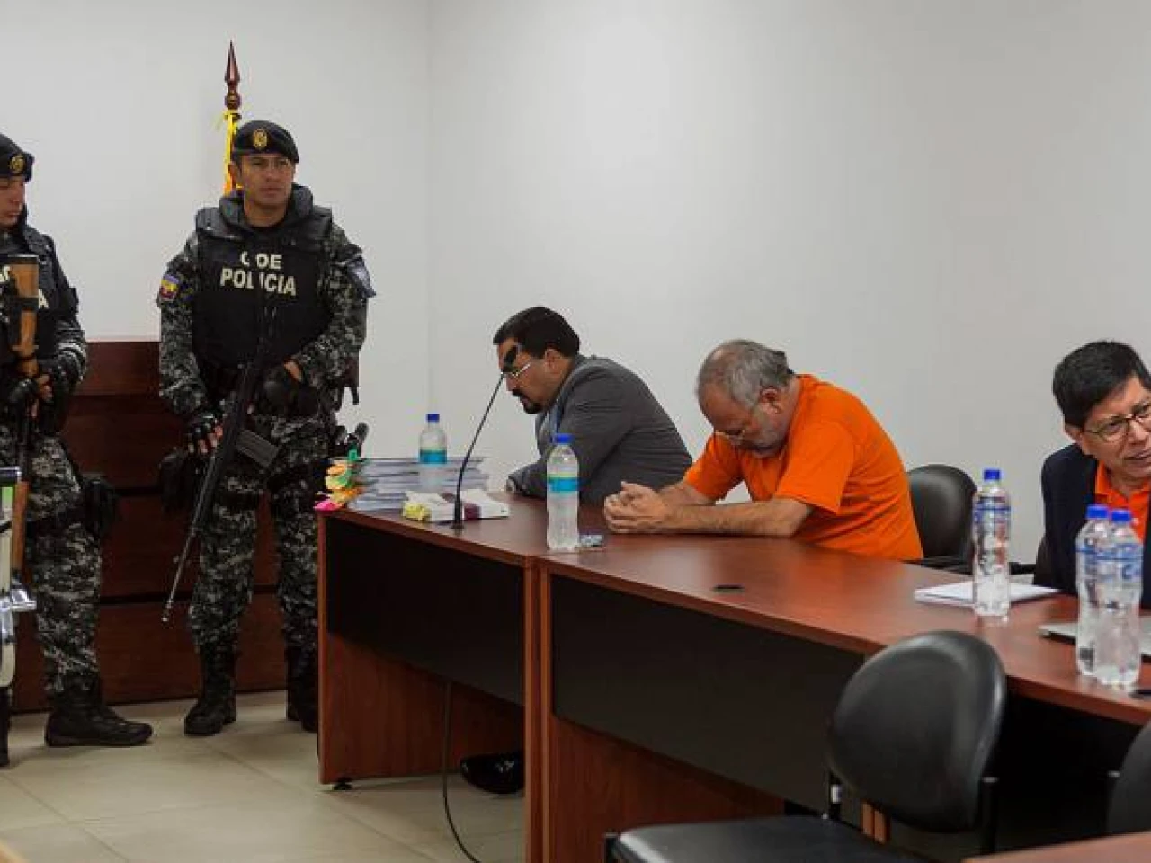 Álex Bravo rinde brevísimo testimonio por delincuencia organizada en caso Petroecuador