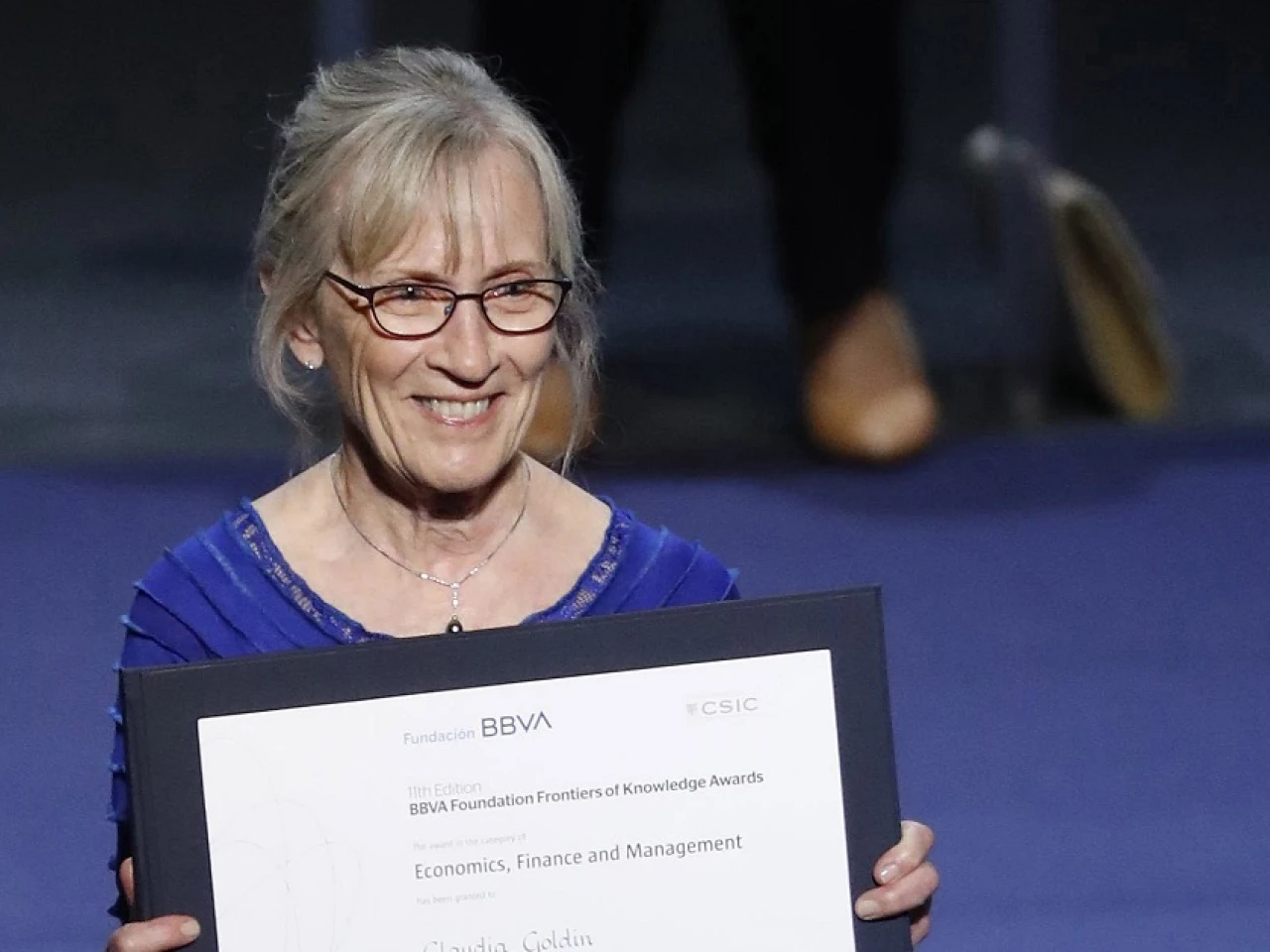 Nobel premia estudios sobre la mujer en mercado laboral de estadounidense Claudia Goldin