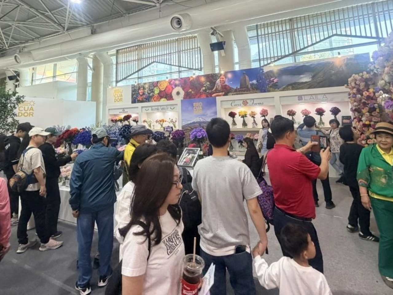 Exportadores de flores cierran acuerdos en Corea y buscan ampliar mercado en Asia