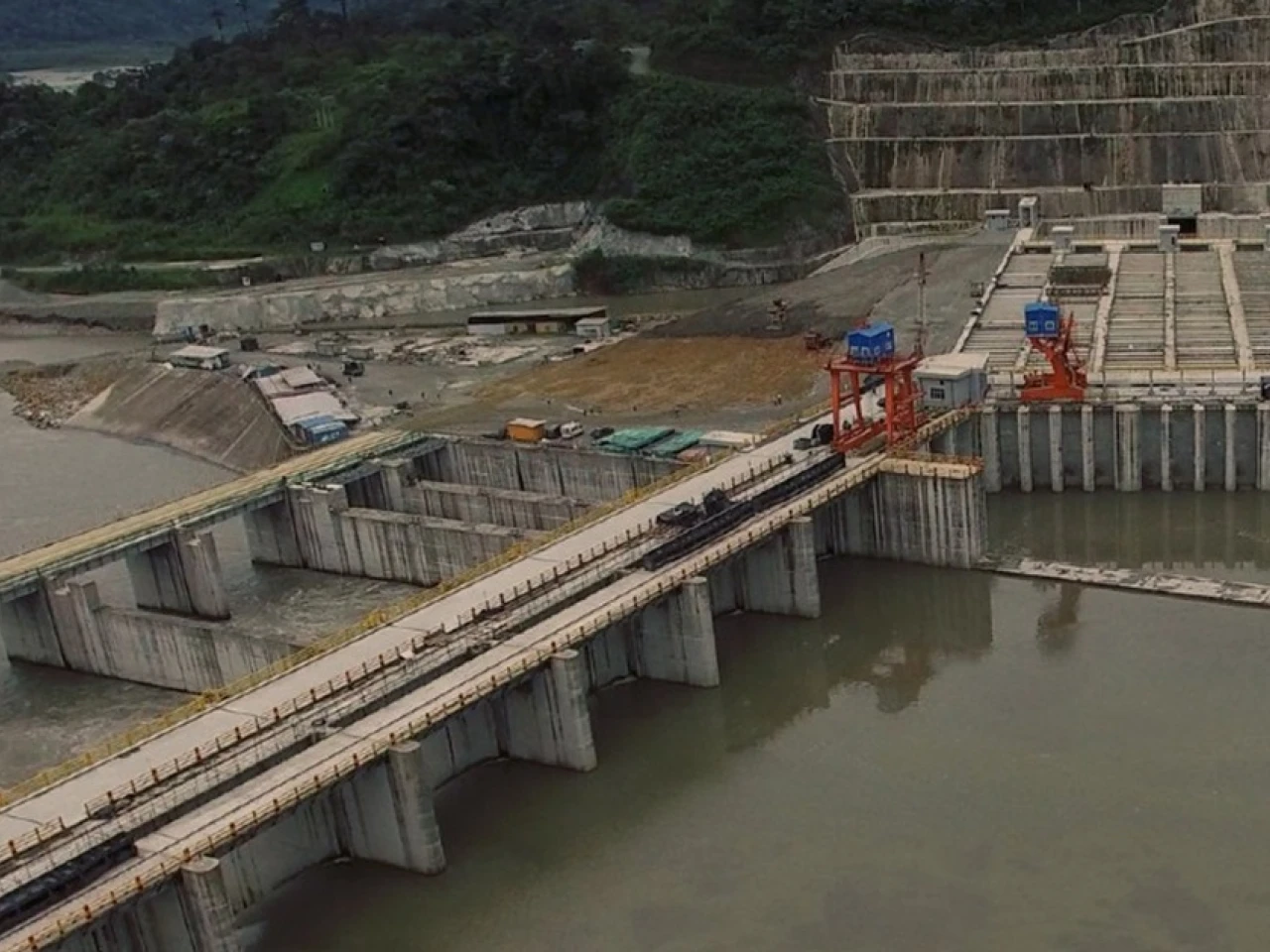 Erosión regresiva del río Coca amenaza la operación de Coca Codo Sinclair
