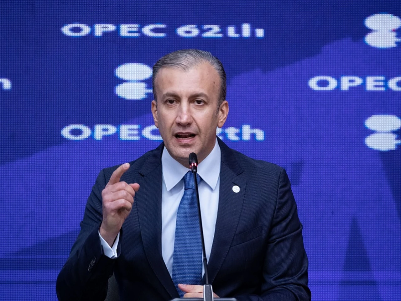 Venezuela anuncia la firma de contratos con Chevron