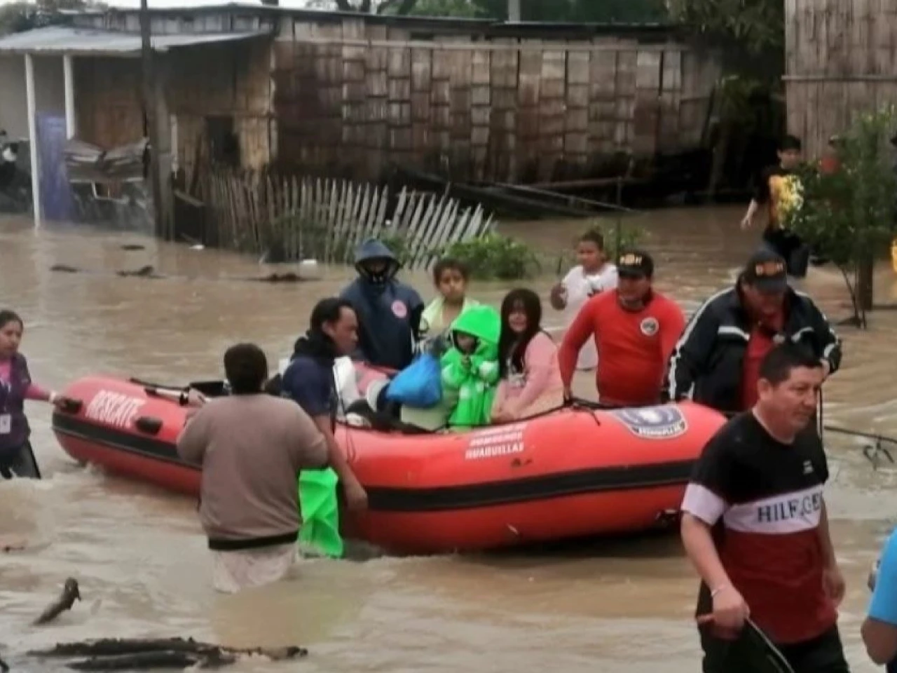 ACNUR entregó ayuda humanitaria a personas afectadas por las lluvias