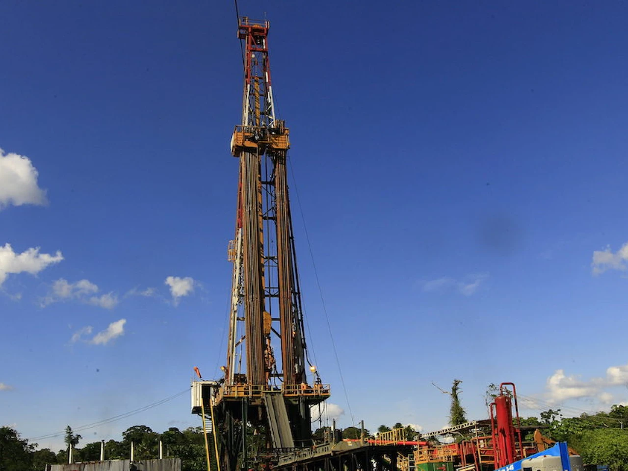 Arbitraje condena a Ecuador a pagar más de $ 10 millones a Gente Oil