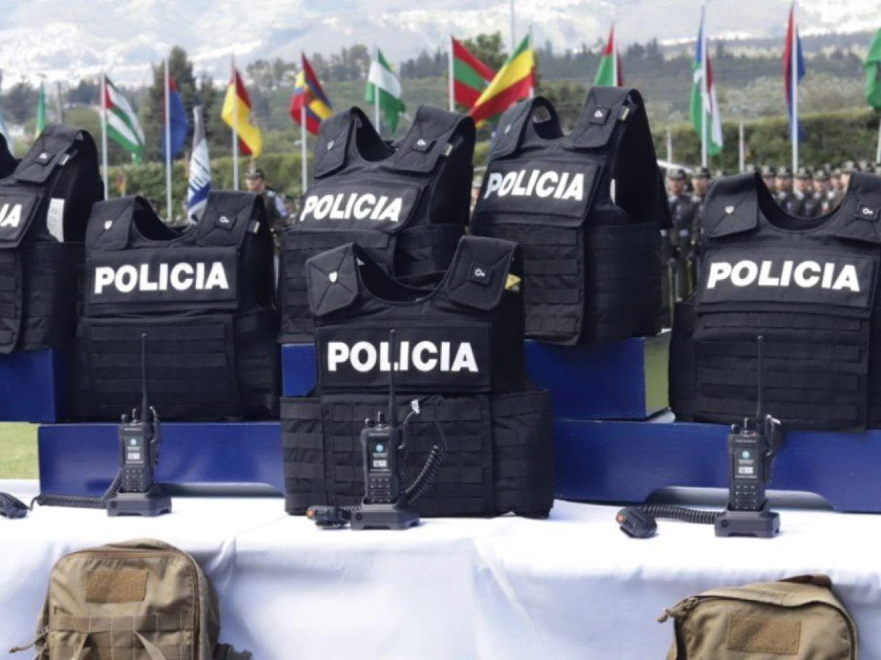 La Policía recibió 21 mil chalecos, radios y dispositivos tecnológicos
