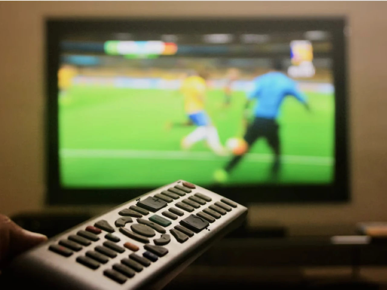Mundial de Fútbol eleva el consumo eléctrico en Ecuador por el uso intensivo de pantallas y climatización
