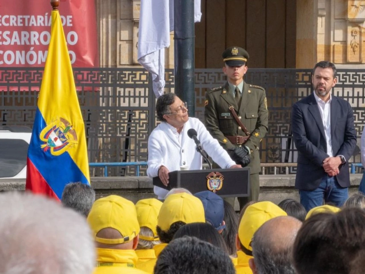 Colombia abre la puerta a retomar el apoyo energético a Ecuador