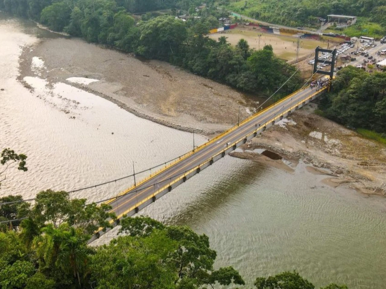 Gobierno destina recursos a vivienda y obras viales en Napo