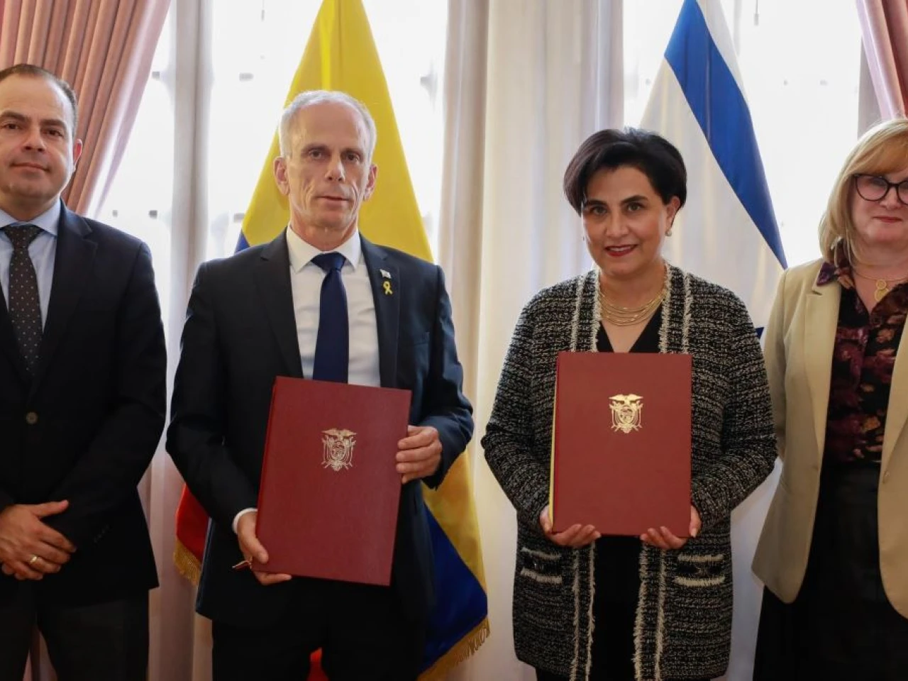 Israel donó equipos especializados a bomberos ecuatorianos 