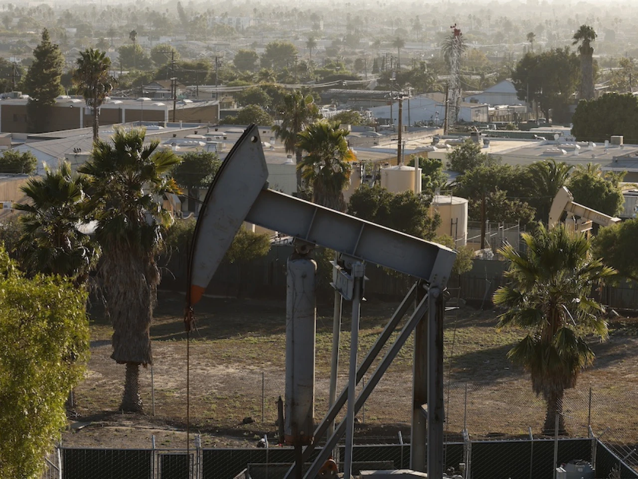 El petróleo WTI, referente de Ecuador, cayó más del 2,44 %