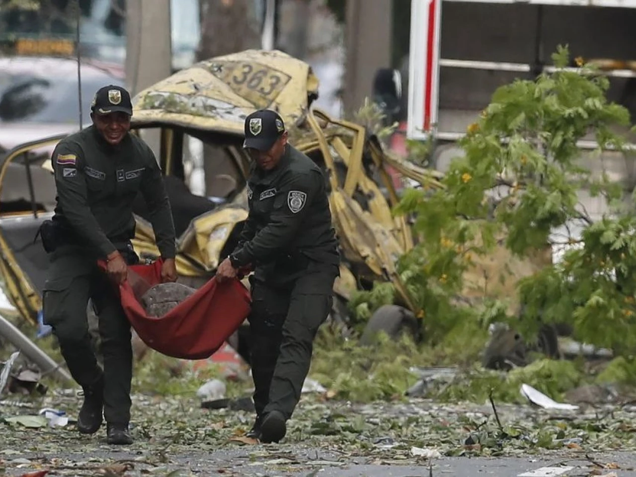 Dos ataques con al menos 18 muertos y 65 heridos sacudieron a Colombia