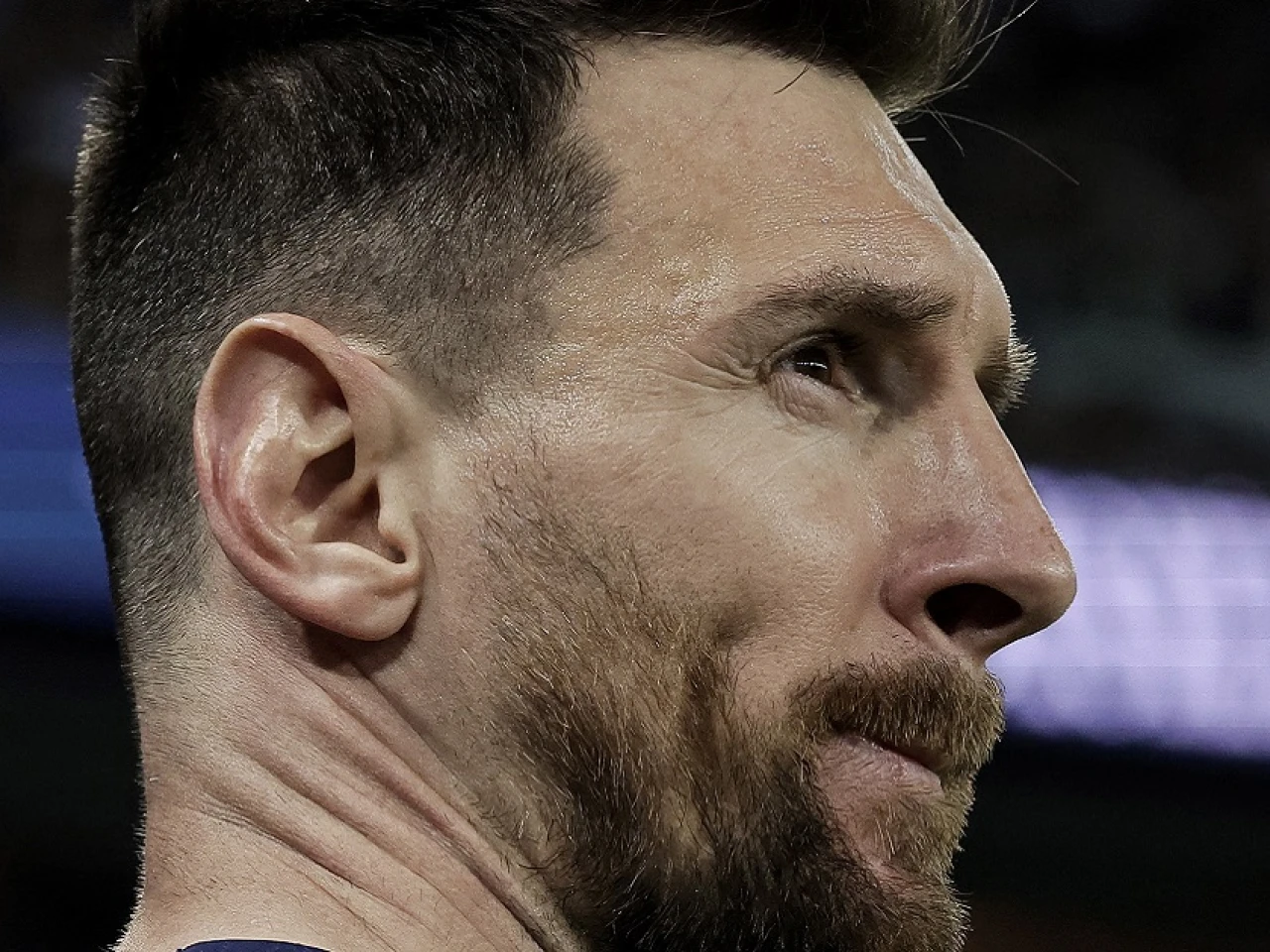 Messi vive un momento insólito ante Independiente del Valle: hinchas irrumpen y lo derriban