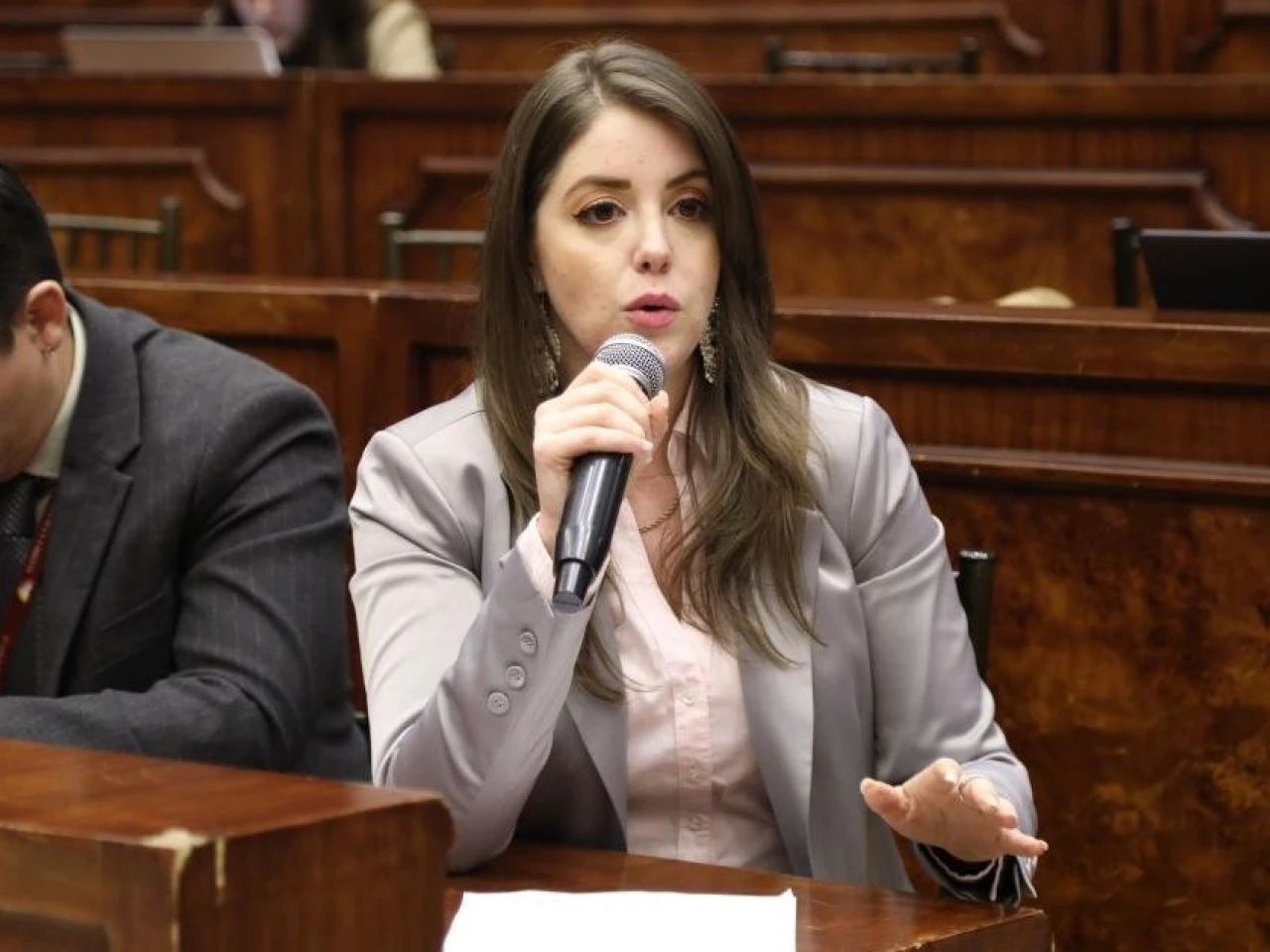 Mónica Palacios, asambleísta correísta, fue suspendida por acoso