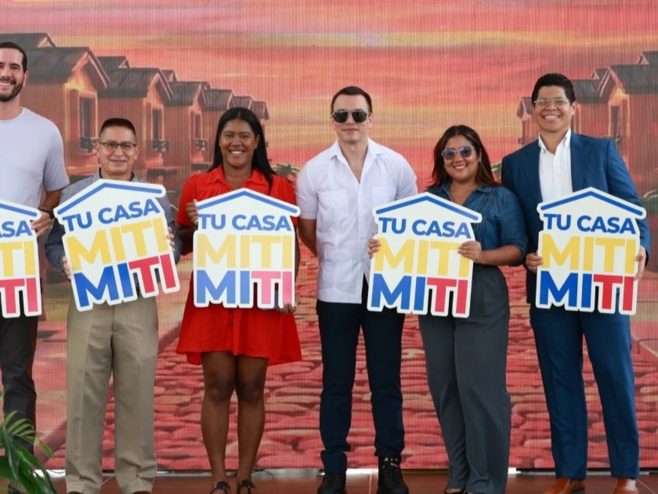Gobierno fija meta de 200.000 viviendas y destaca avance del plan habitacional en Guayas