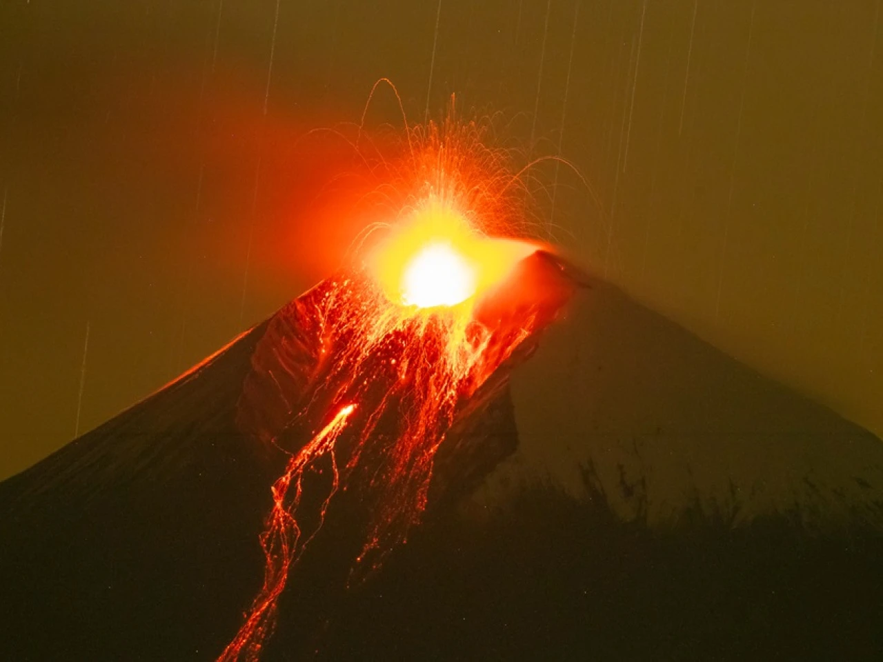 El Sangay genera una explosión cada medio minuto