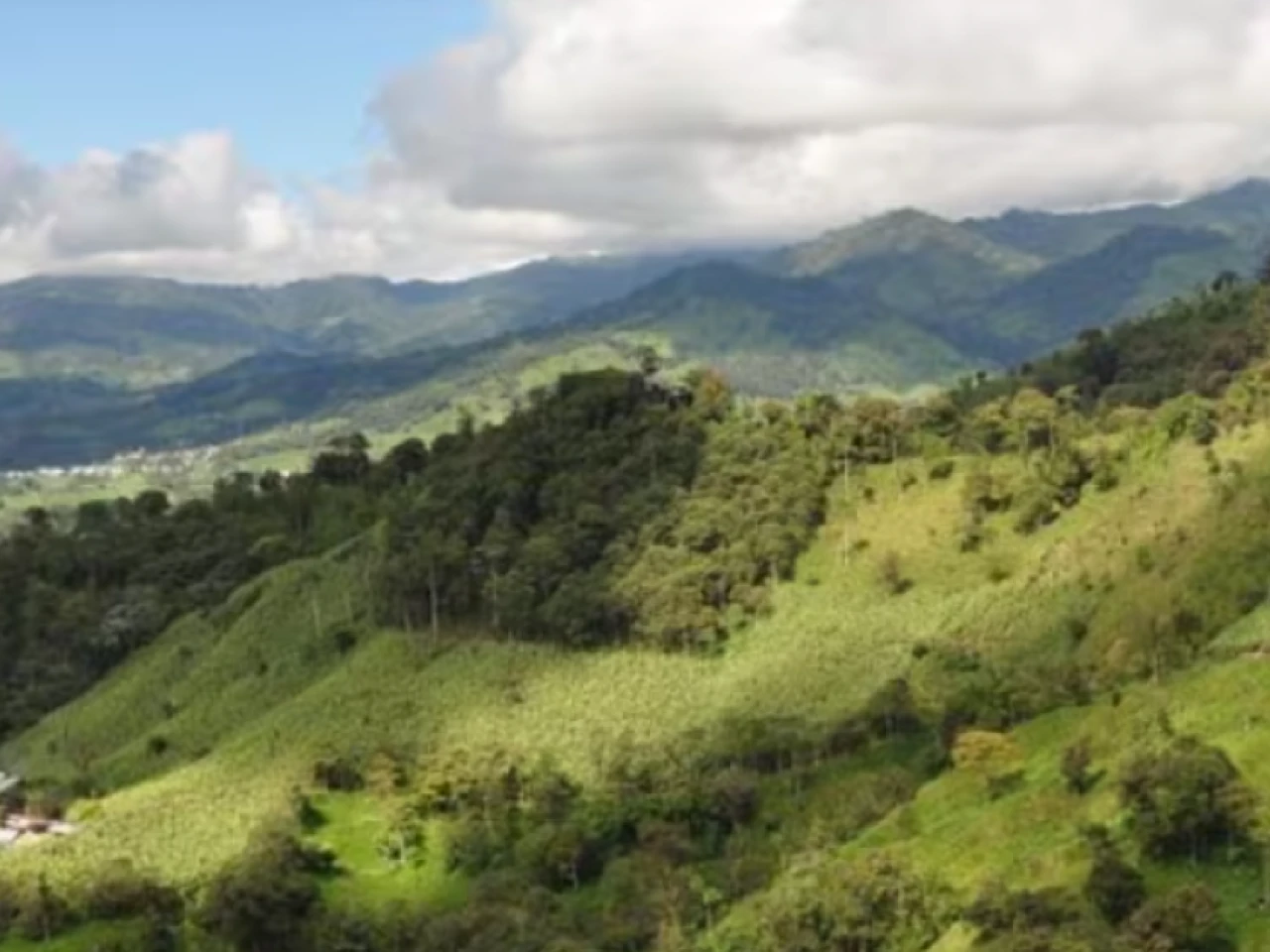 Proyecto minero La Plata obtiene licencia ambiental y avanza hacia su construcción