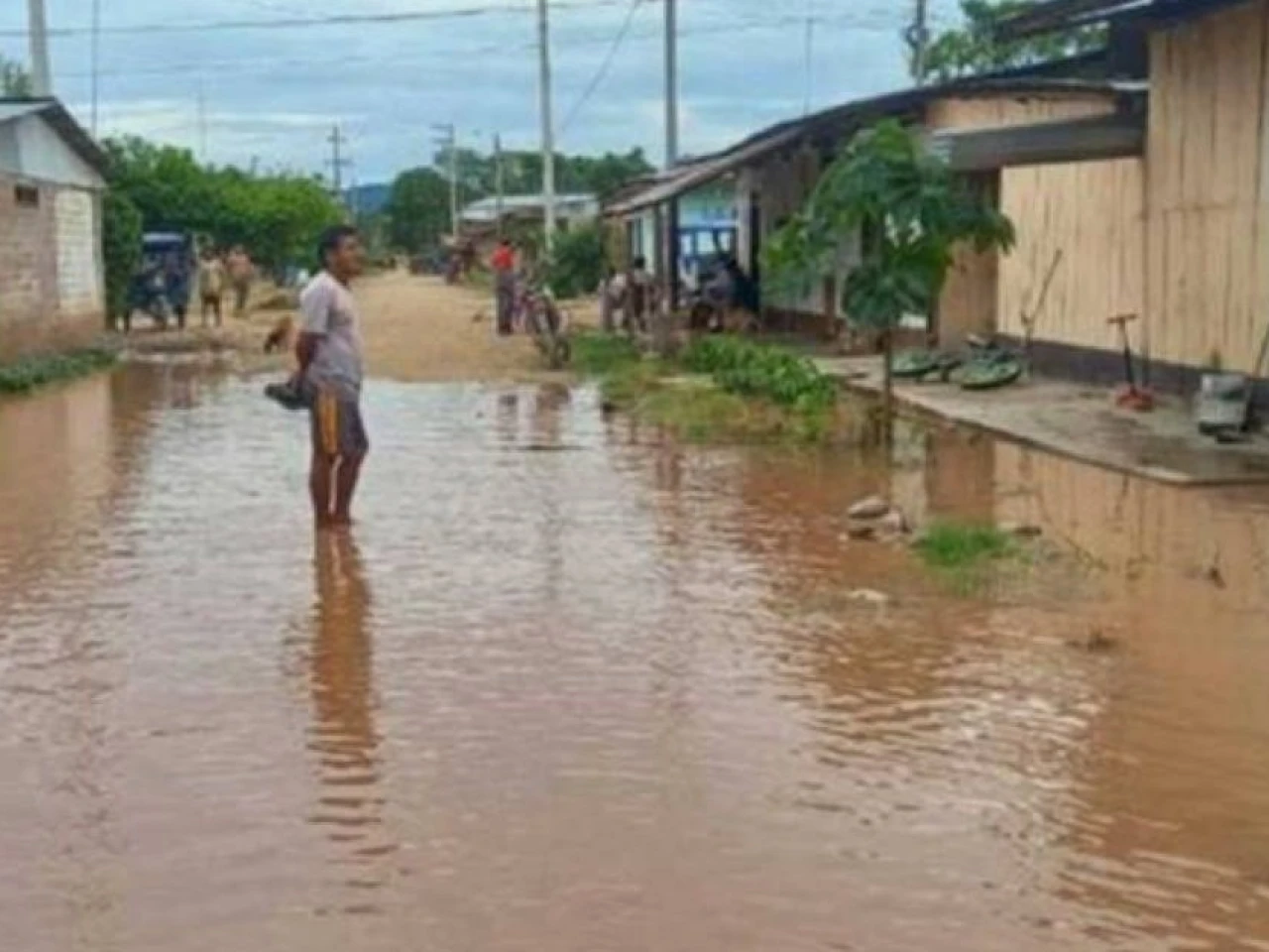 Perú: Desborde de ríos afecta a decenas de viviendas en la Amazonía