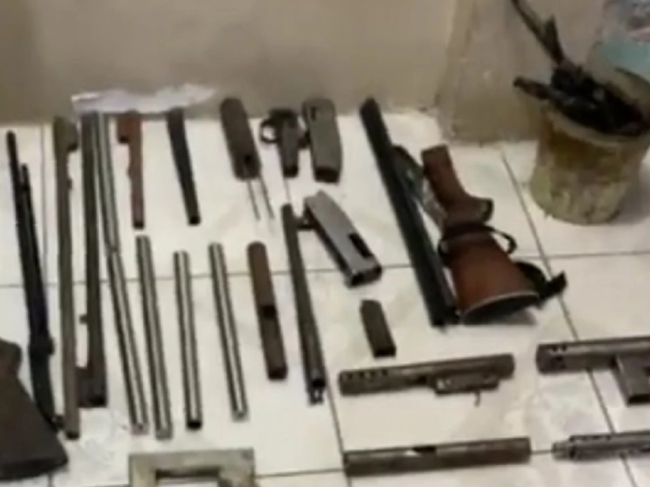 Las Fuerzas Armadas localizaron una "fábrica" clandestina de armas de fuego en Machala